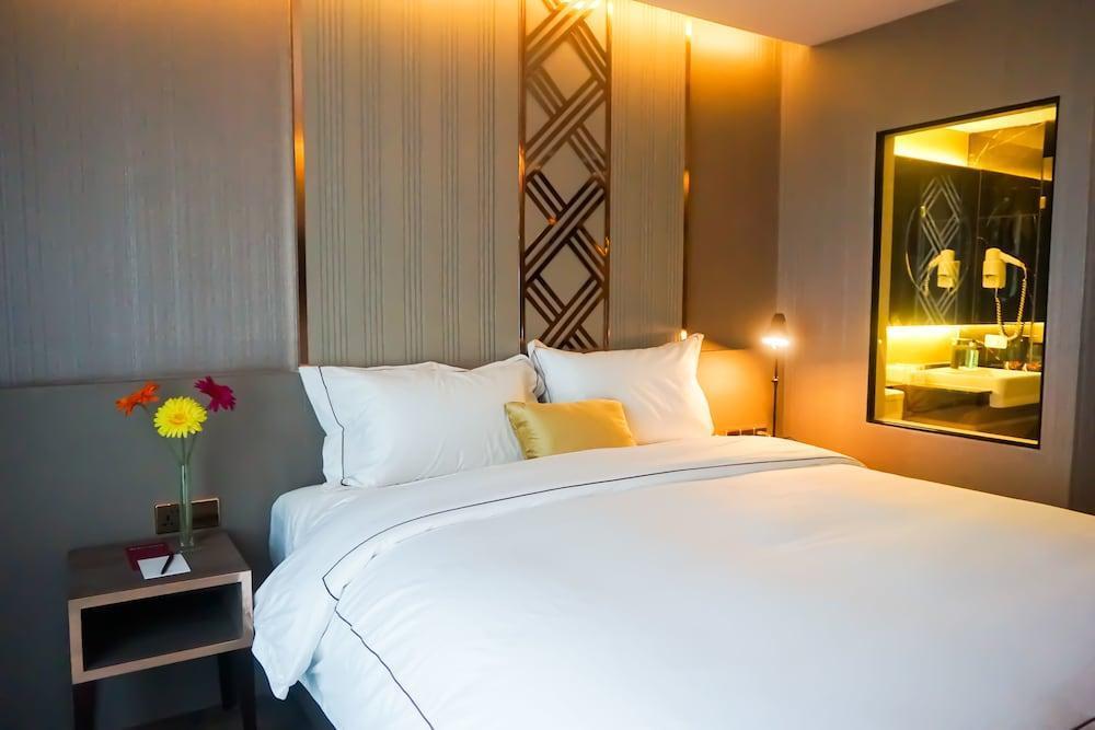 Glow Sukhumvit 5 Bangkok Exterior photo