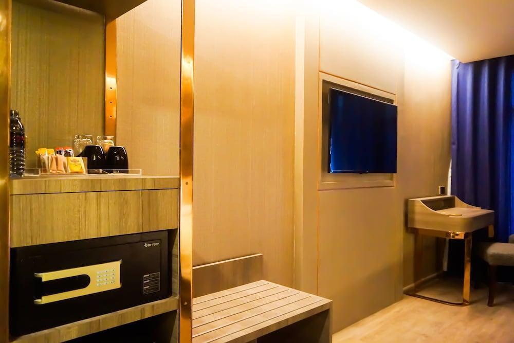 Glow Sukhumvit 5 Bangkok Exterior photo